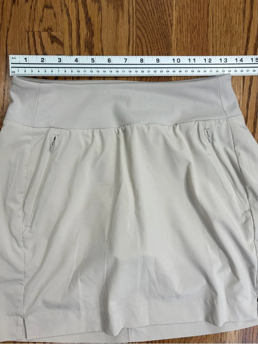 Athleta Soho Skort - Wrinkle-resistant Stretchy fabric in a tailored fit - Picture 5 of 6